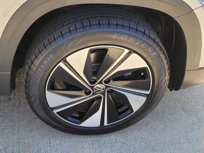 2025 Volkswagen Taos SE
