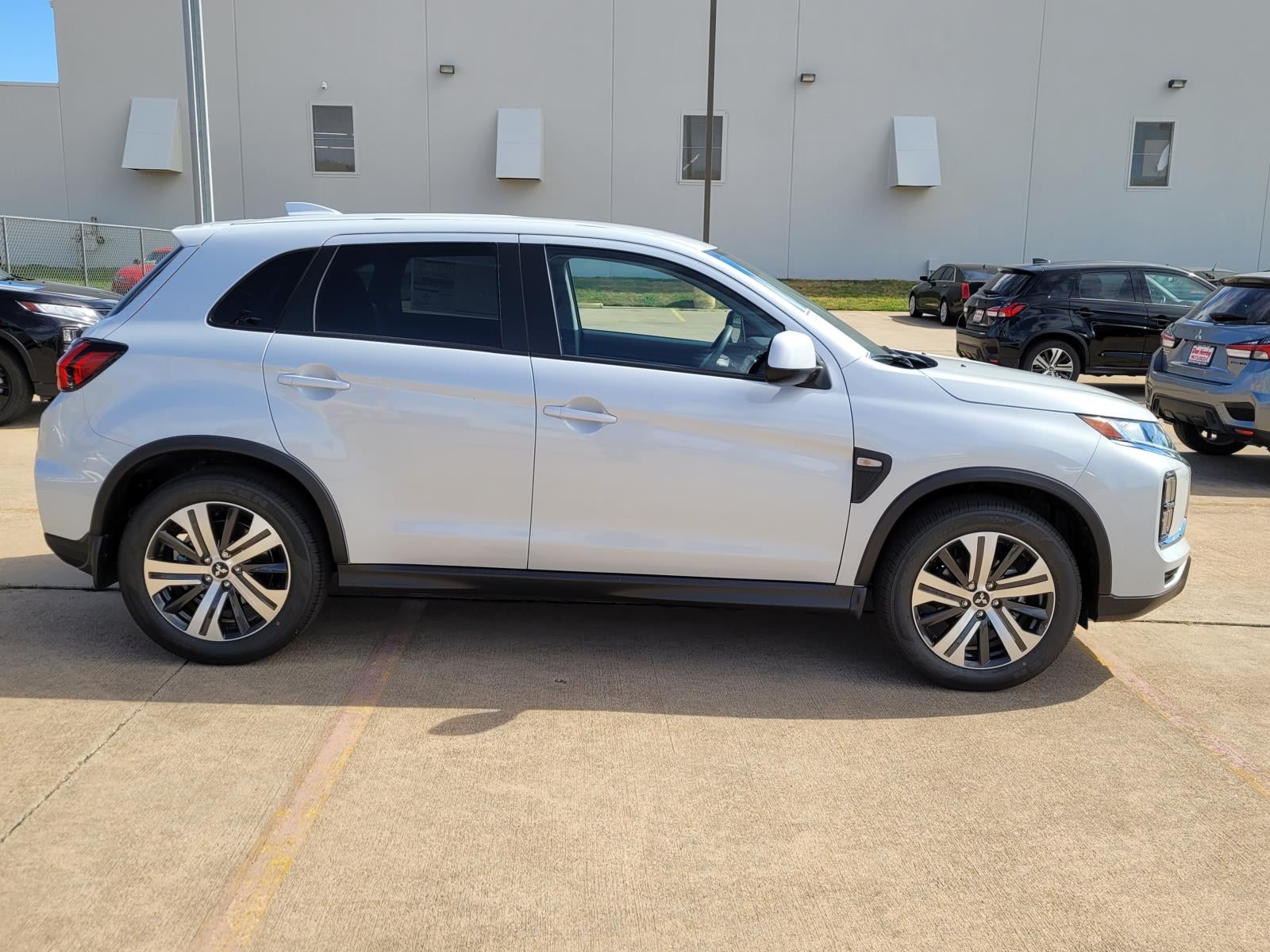2027 Mitsubishi Outlander Sport ES