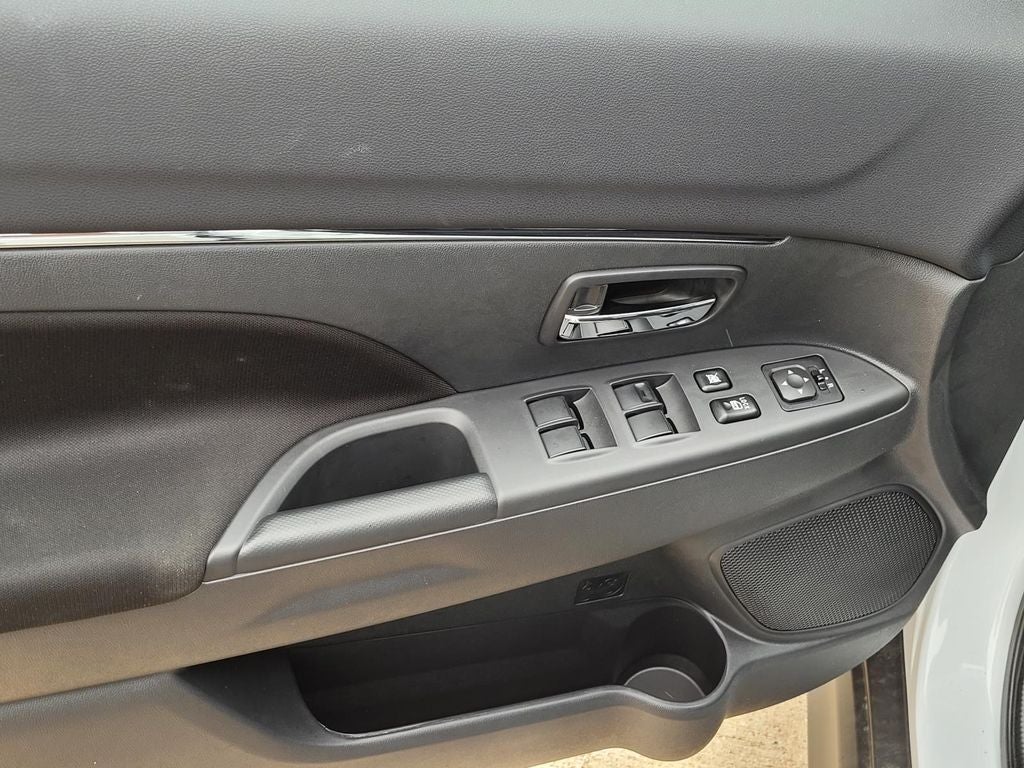 2026 Mitsubishi Outlander Sport ES