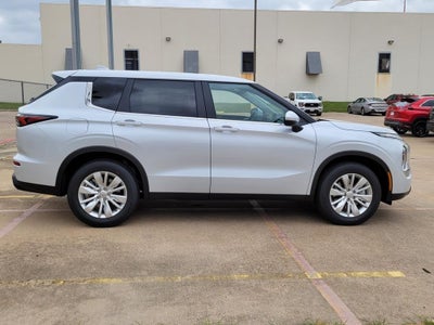 2026 Mitsubishi Outlander ES