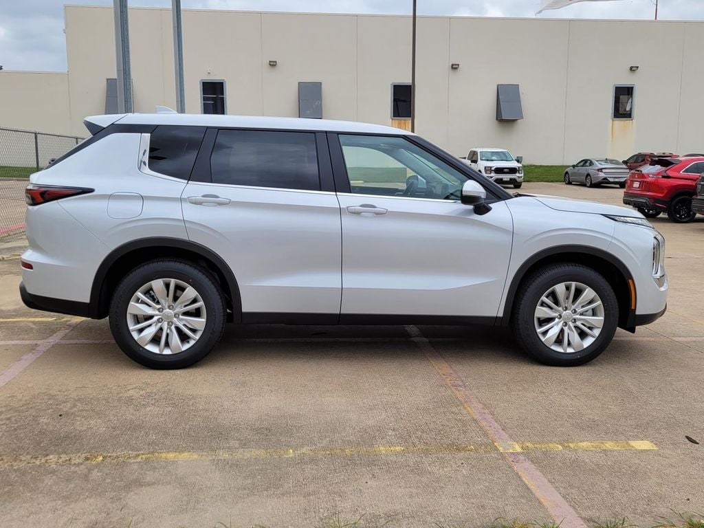 2026 Mitsubishi Outlander ES