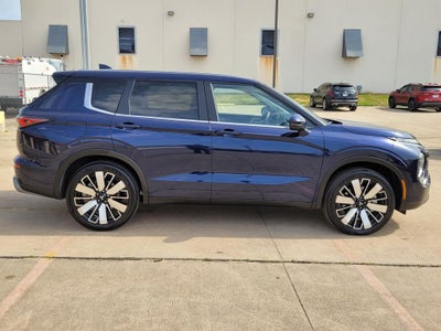 2025 Mitsubishi Outlander SE