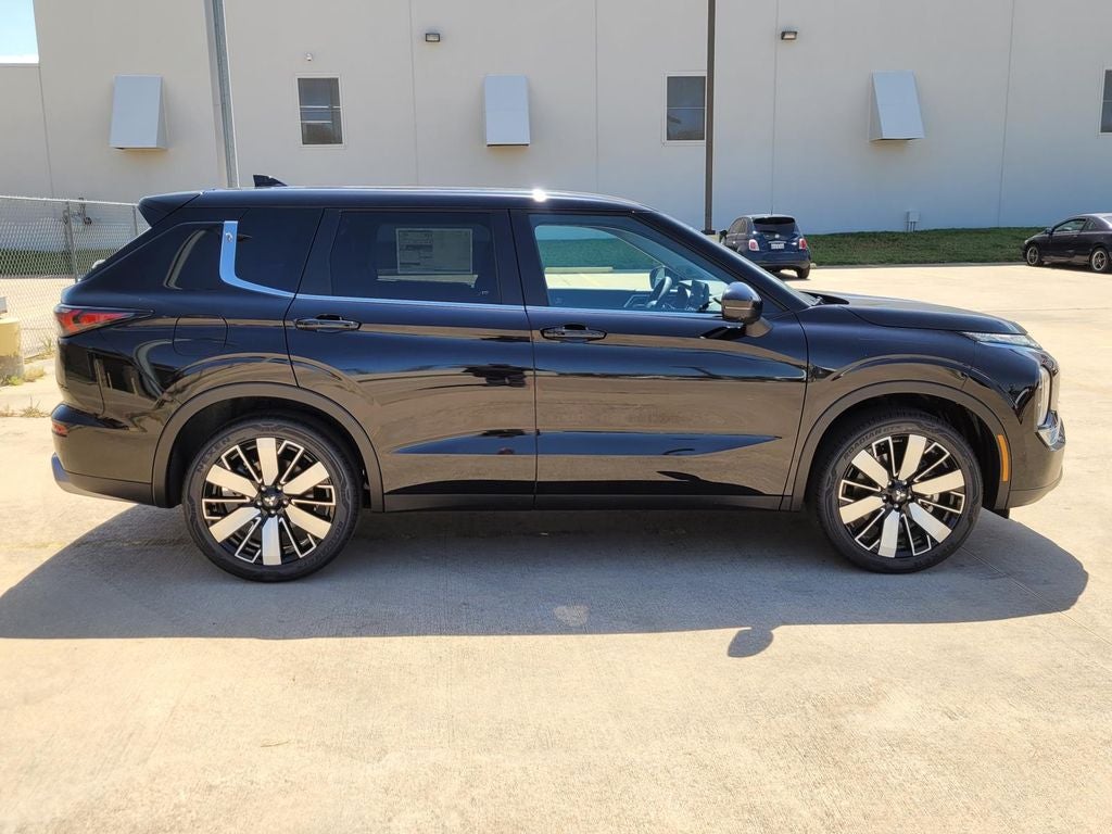 2026 Mitsubishi Outlander SE