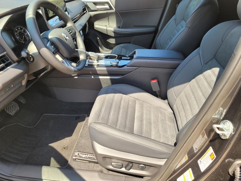 2026 Mitsubishi Outlander LE