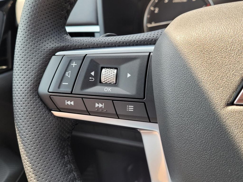 2026 Mitsubishi Outlander LE