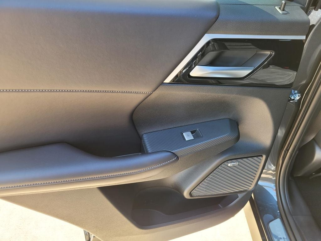 2026 Mitsubishi Outlander LE