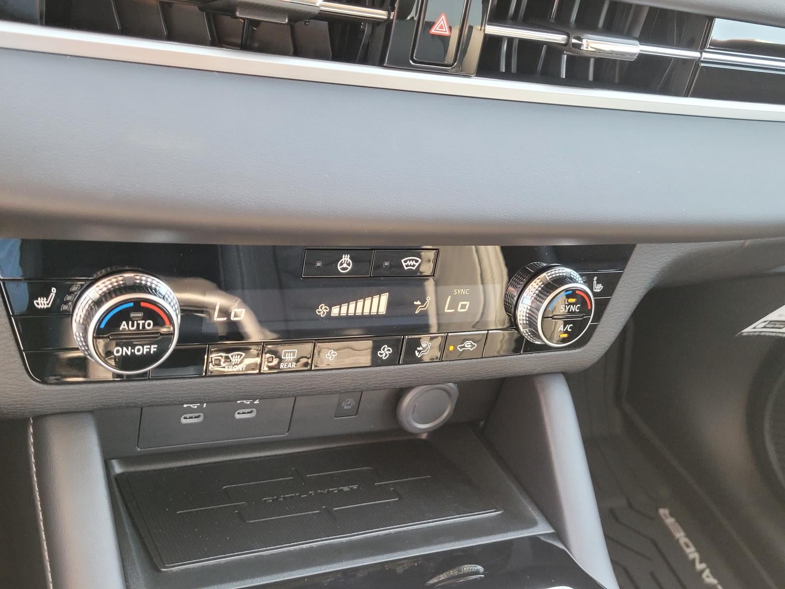 2026 Mitsubishi Outlander SE