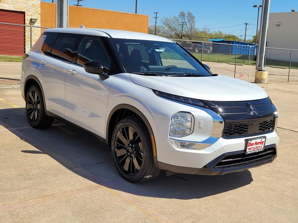2026 Mitsubishi Outlander LE