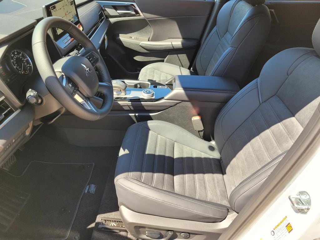 2026 Mitsubishi Outlander LE