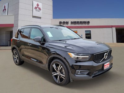 2022 Volvo XC40 R-Design