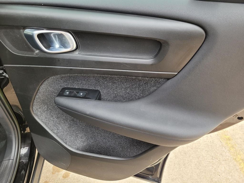 2022 Volvo XC40 R-Design