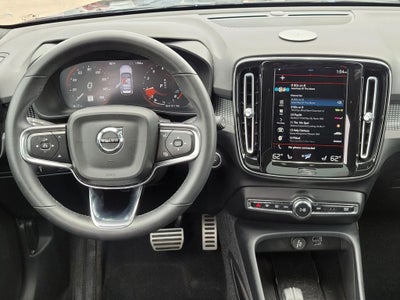 2022 Volvo XC40 R-Design