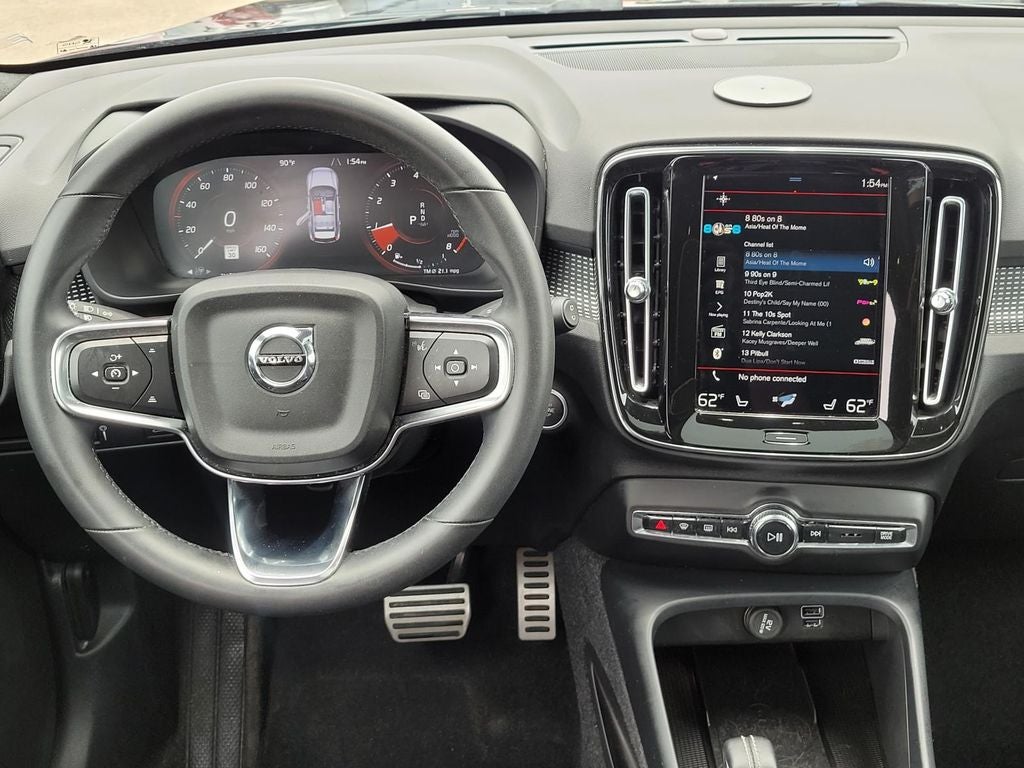 2022 Volvo XC40 R-Design