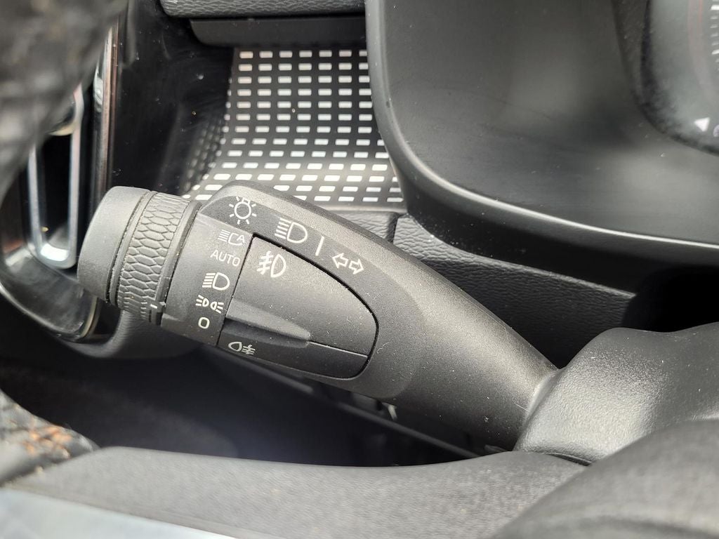 2022 Volvo XC40 R-Design