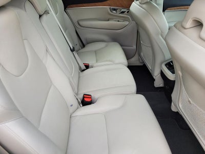 2022 Volvo XC90 Momentum