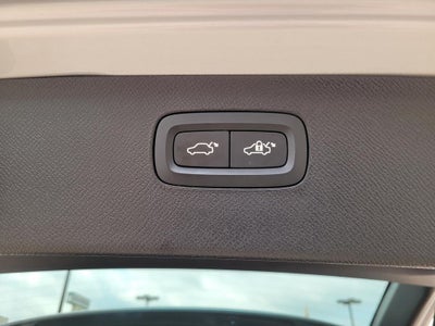 2022 Volvo XC90 Momentum