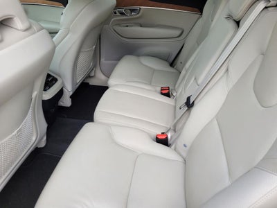 2022 Volvo XC90 Momentum