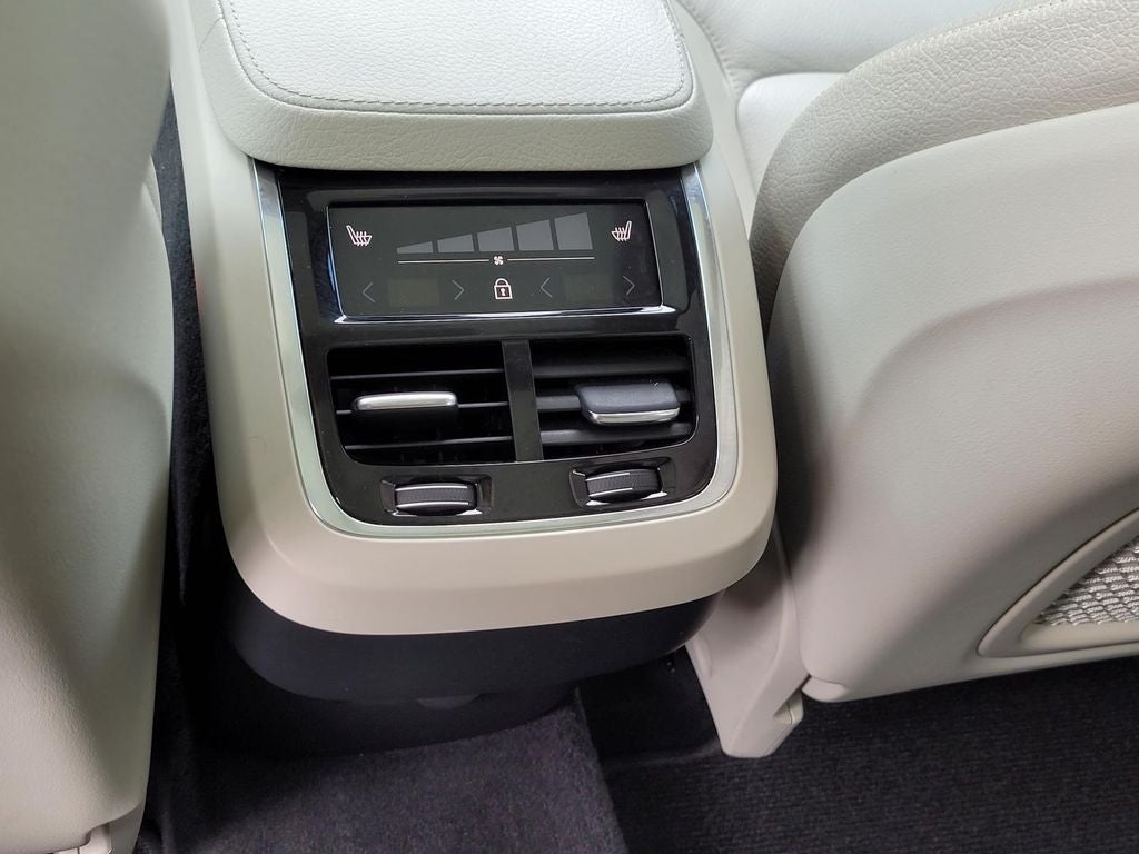 2022 Volvo XC90 Momentum