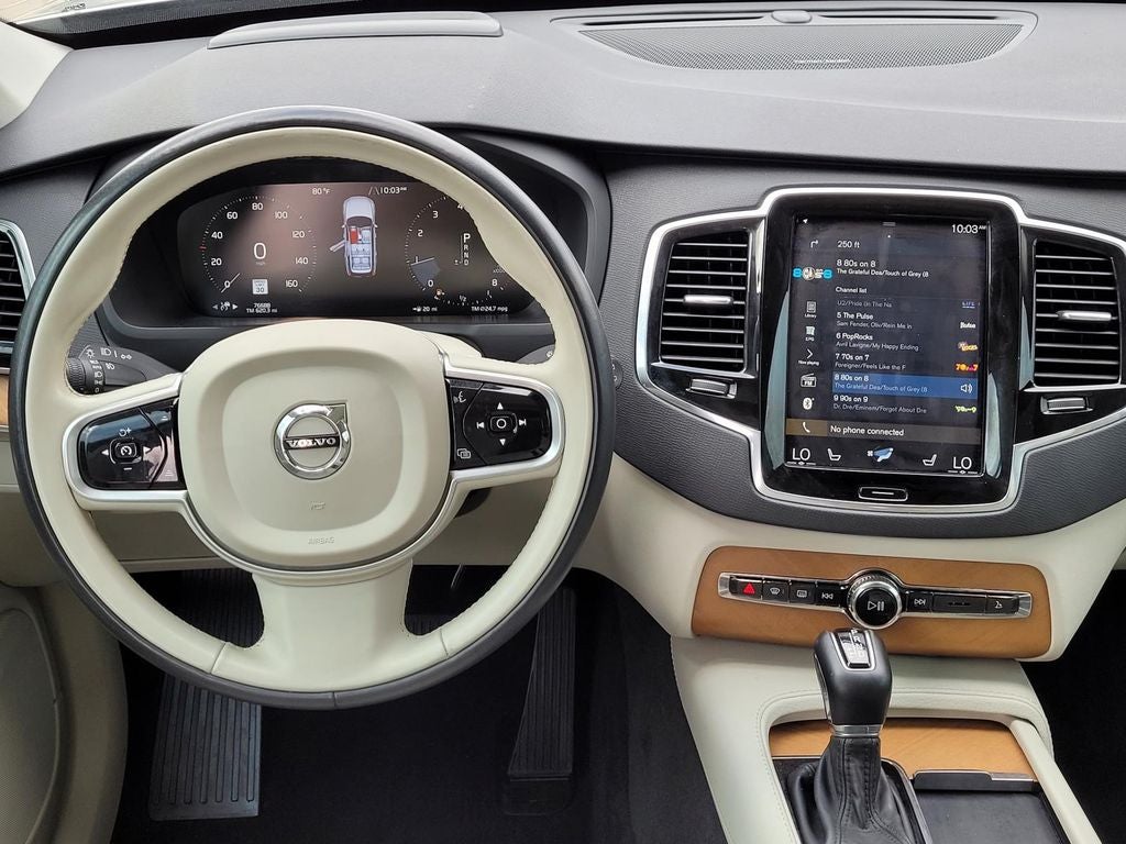 2022 Volvo XC90 Momentum