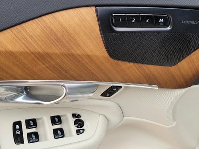 2022 Volvo XC90 Momentum