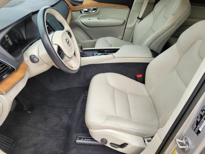 2022 Volvo XC90 Momentum