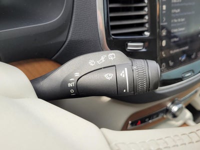 2022 Volvo XC90 Momentum