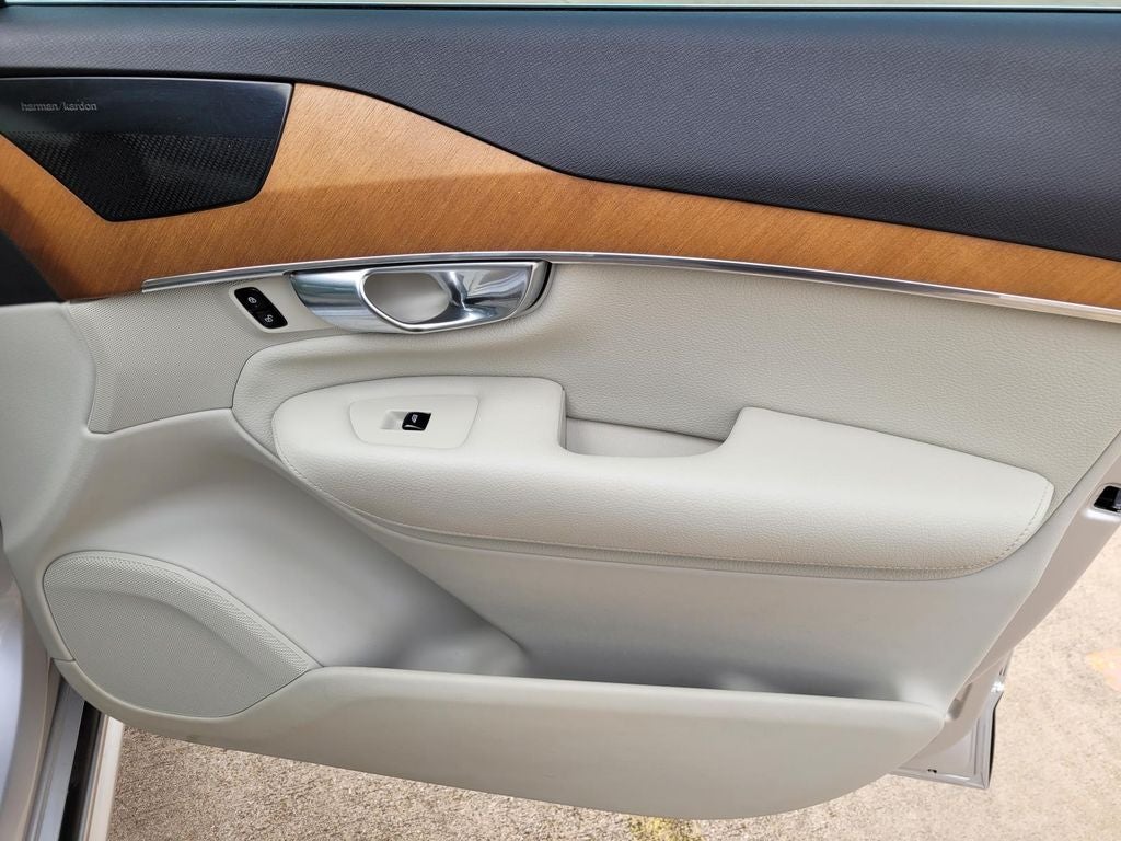 2022 Volvo XC90 Momentum