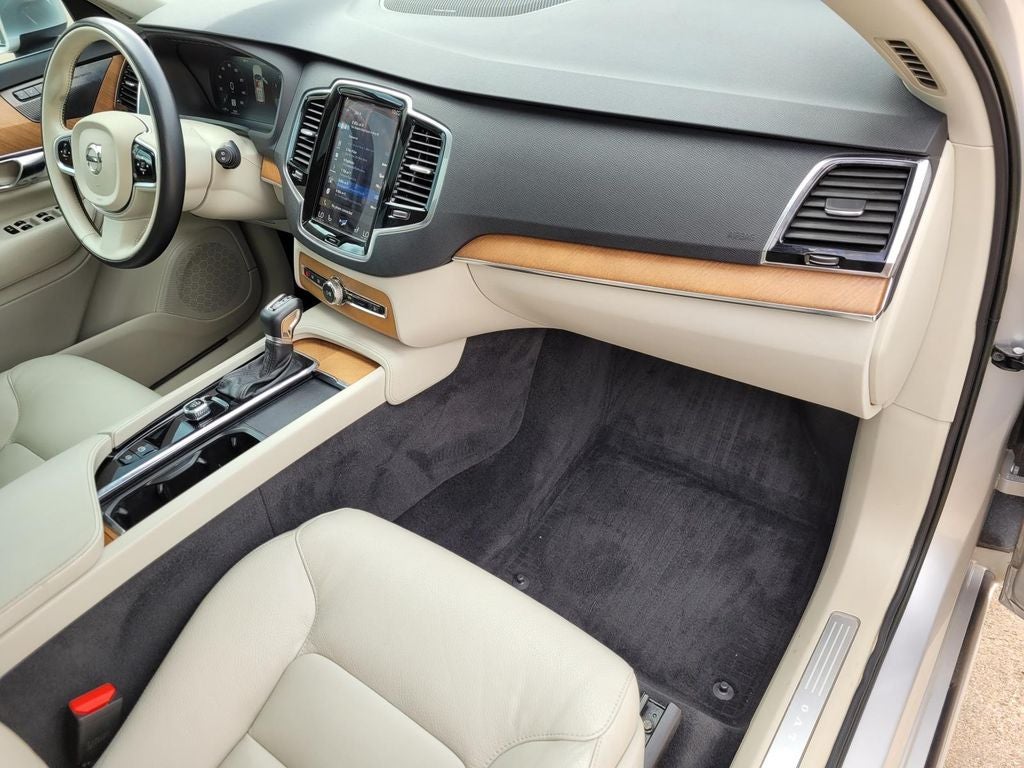2022 Volvo XC90 Momentum