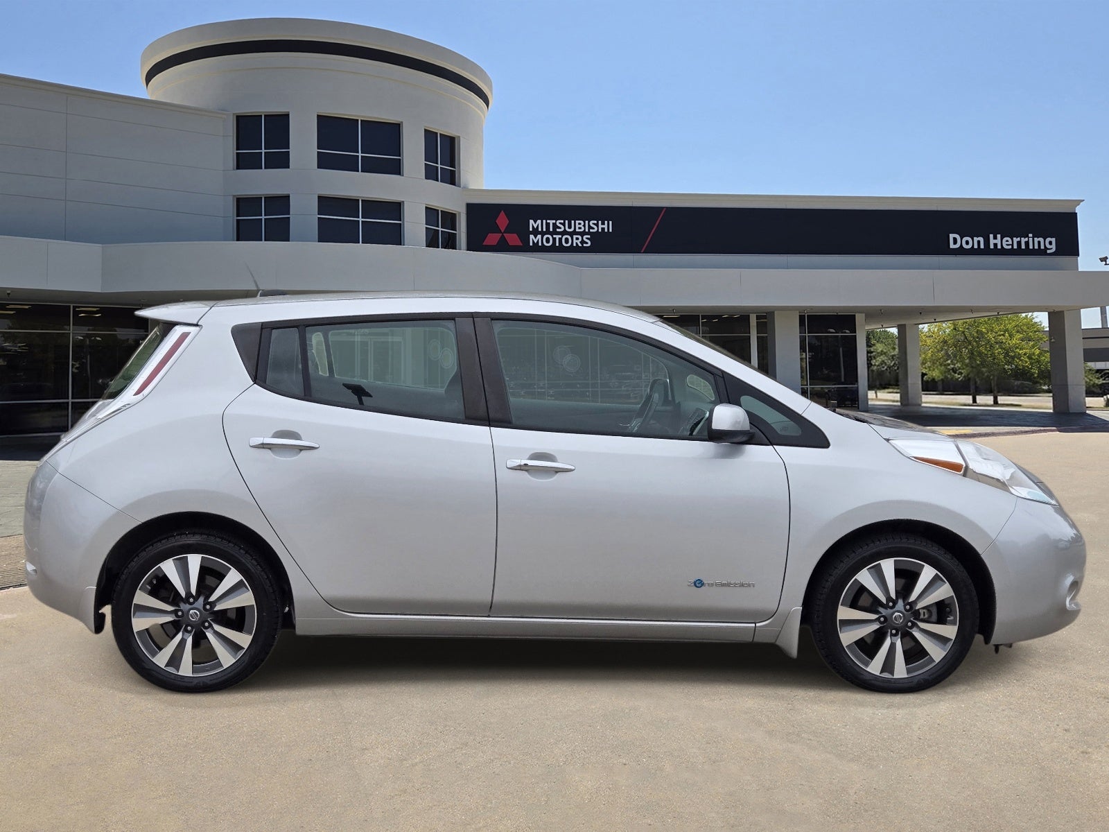Used 2017 Nissan LEAF SV with VIN 1N4BZ0CP5HC302908 for sale in Plano, TX