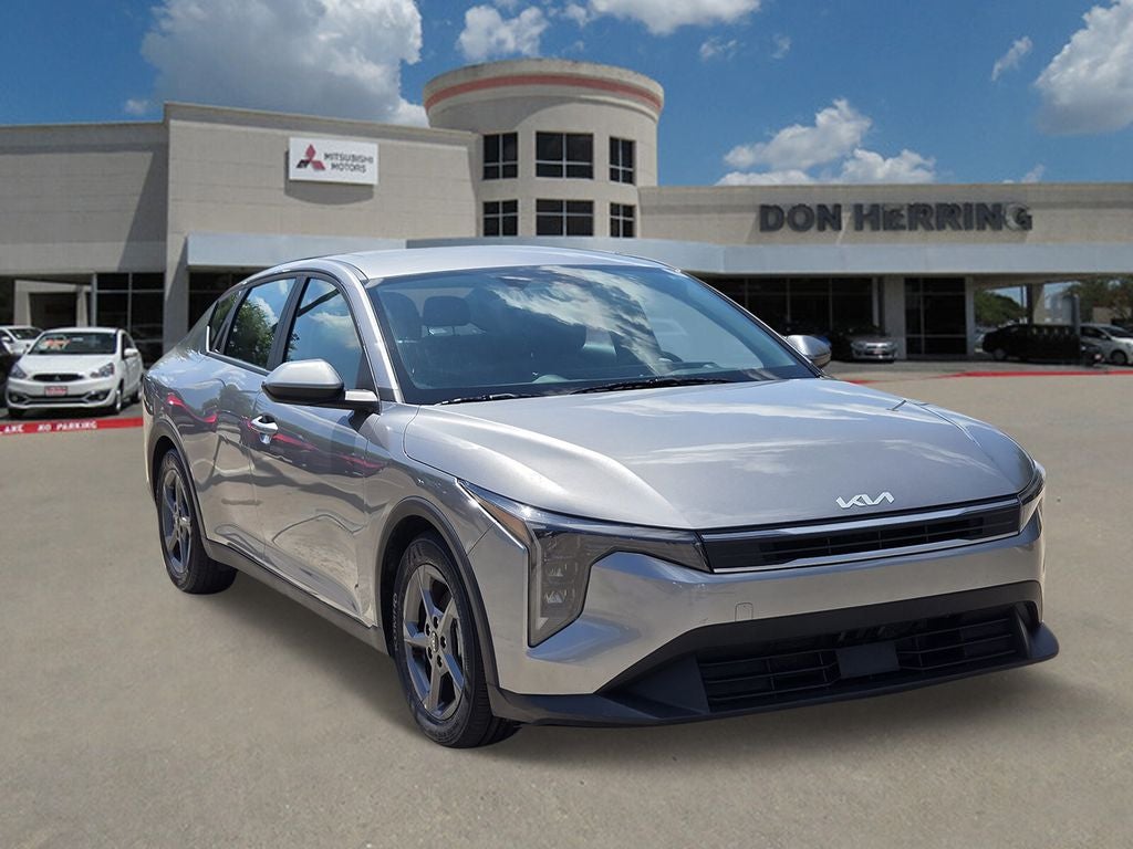 2025 Kia K4 LXS AT's photo