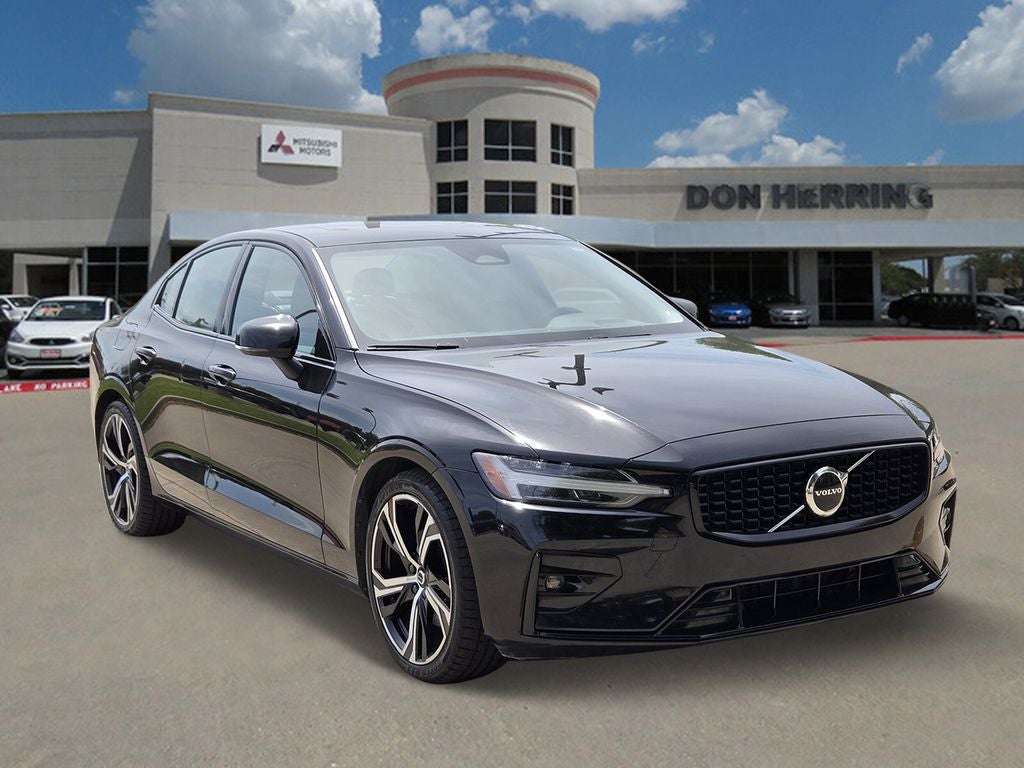 2024 Volvo S60 Core Dark Theme