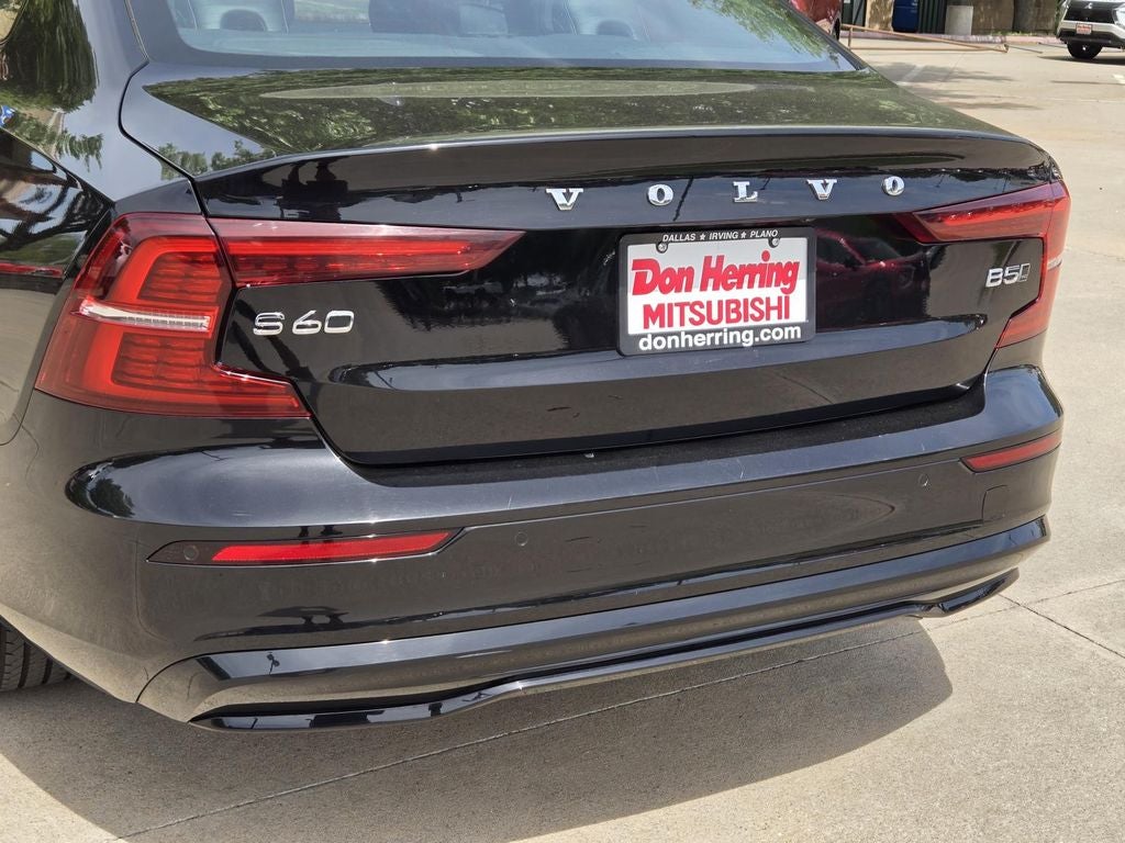 2024 Volvo S60 Core Dark Theme