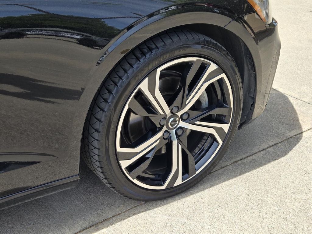 2024 Volvo S60 Core Dark Theme