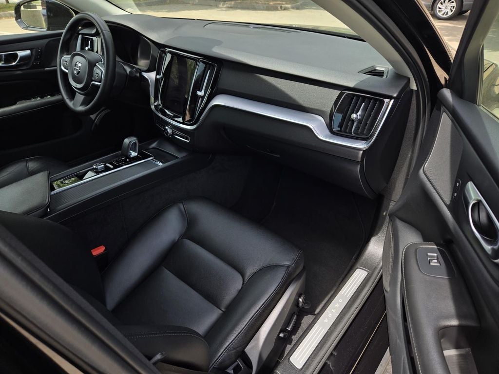 2024 Volvo S60 Core Dark Theme