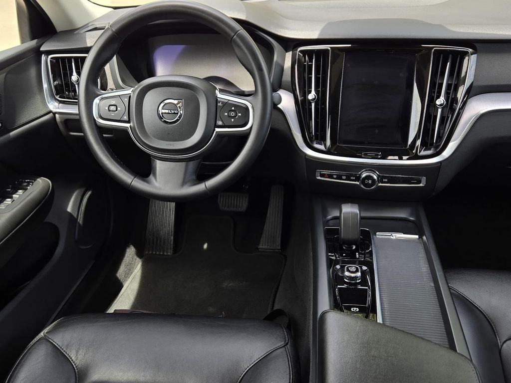 2024 Volvo S60 Core Dark Theme