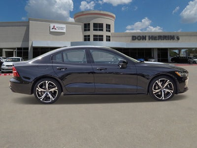 2024 Volvo S60 Core Dark Theme