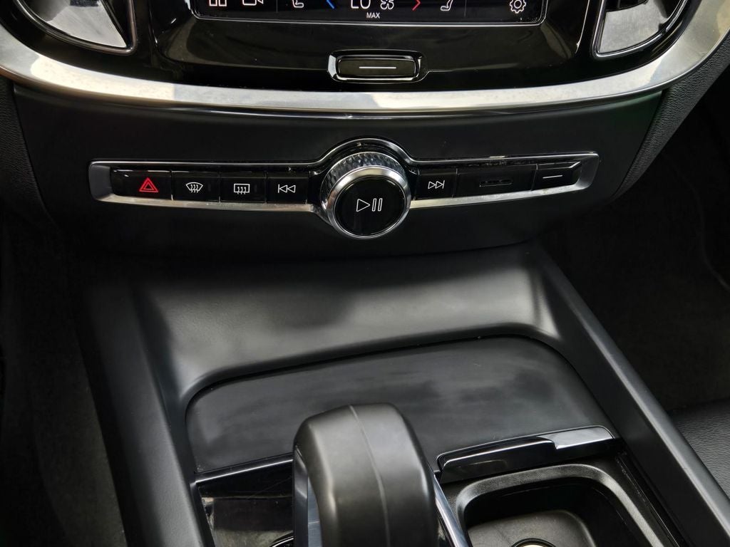 2024 Volvo S60 Core Dark Theme