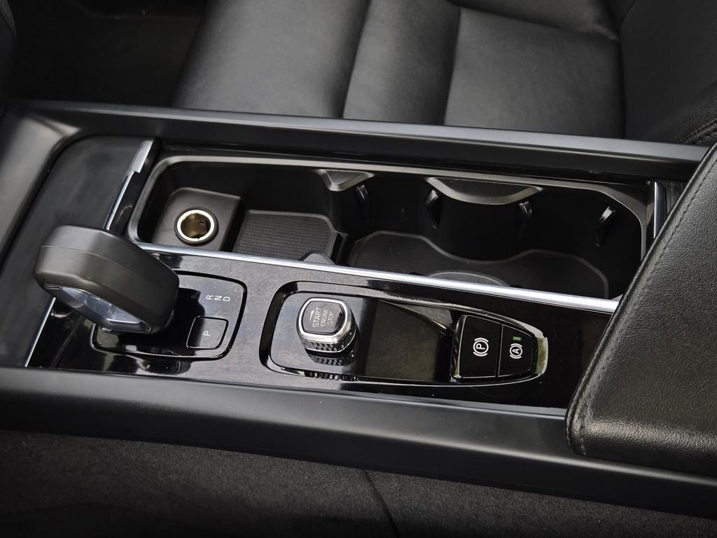 2024 Volvo S60 Core Dark Theme