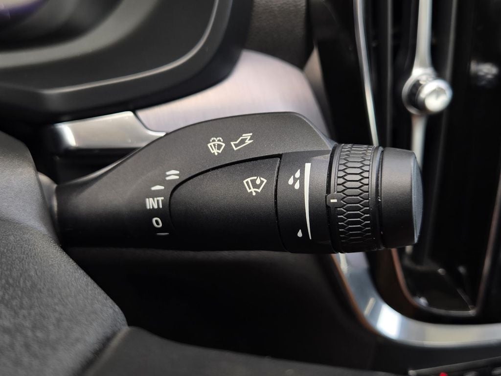 2024 Volvo S60 Core Dark Theme