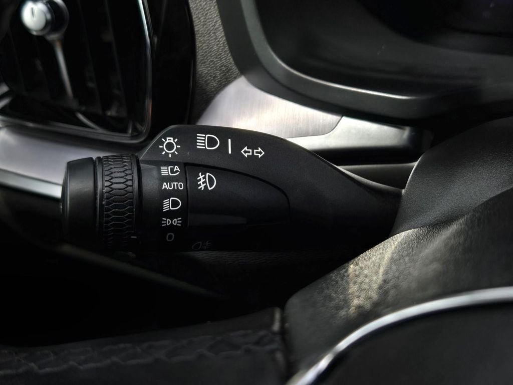 2024 Volvo S60 Core Dark Theme