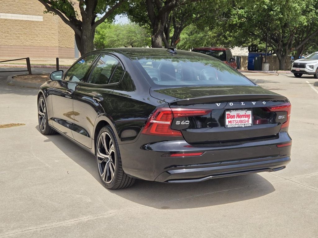 2024 Volvo S60 Core Dark Theme