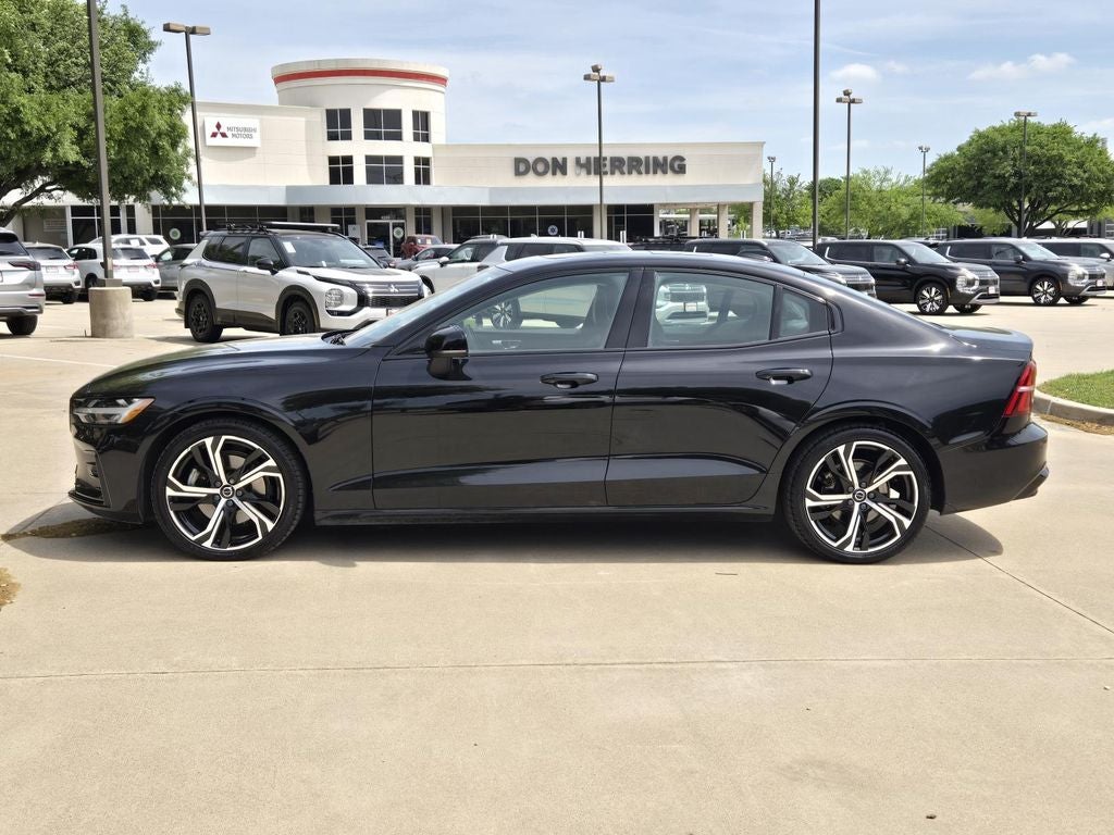 2024 Volvo S60 Core Dark Theme