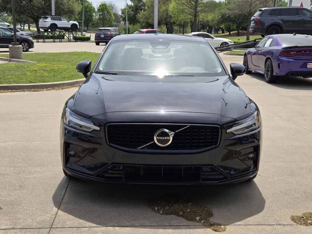 2024 Volvo S60 Core Dark Theme