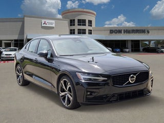 2024 Volvo S60 Core Dark Theme