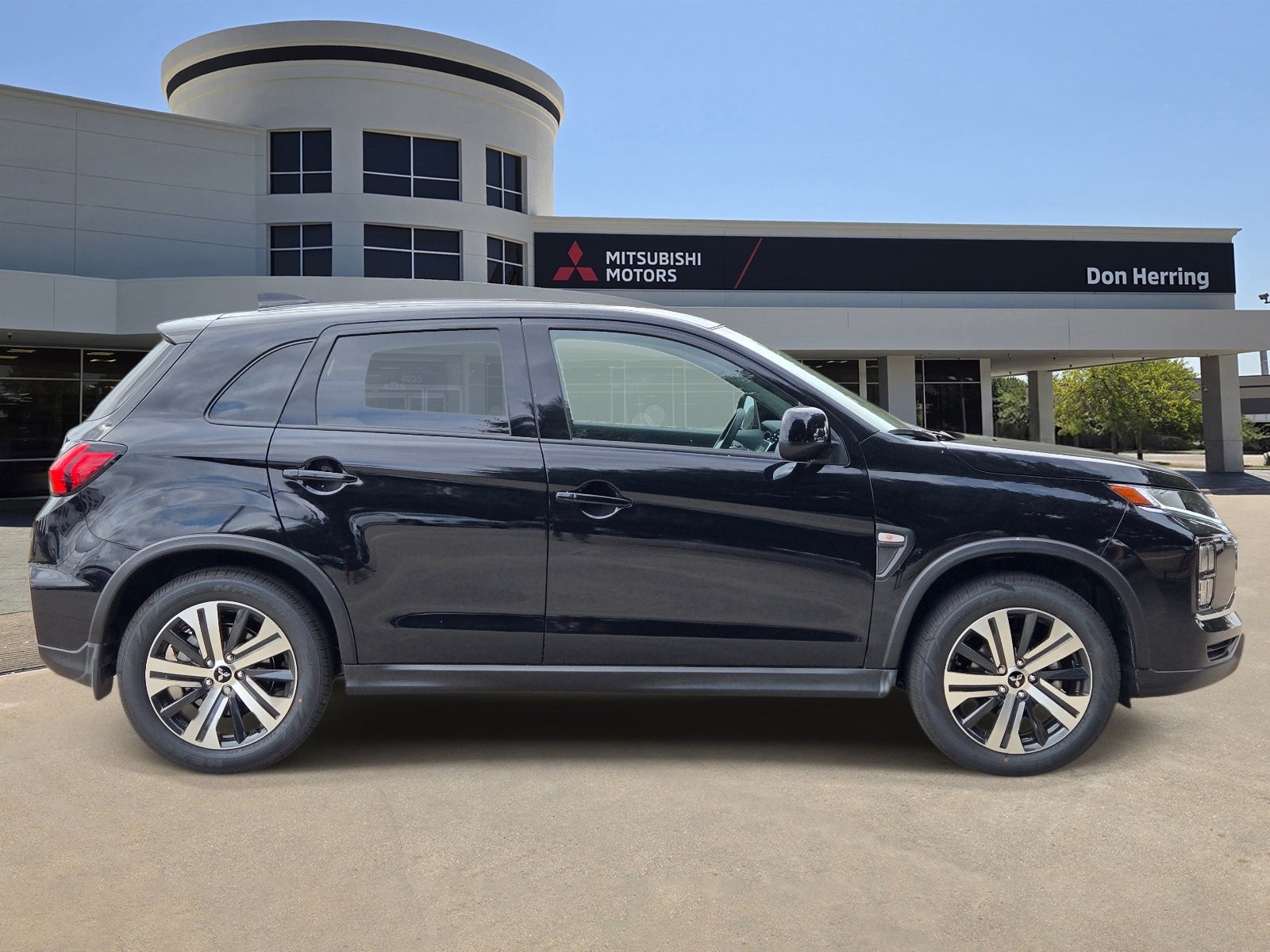 2027 Mitsubishi Outlander Sport ES