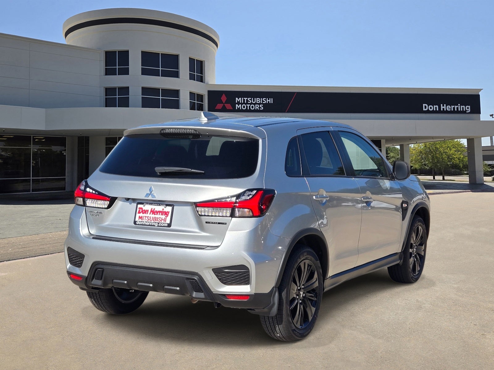 2027 Mitsubishi Outlander Sport LE
