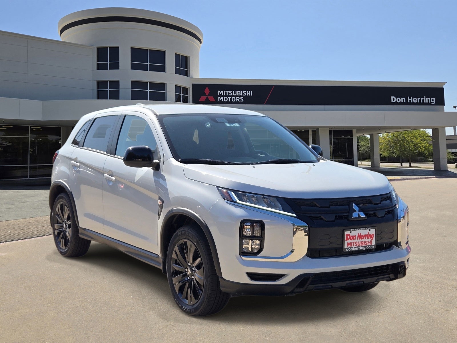 2027 Mitsubishi Outlander Sport LE