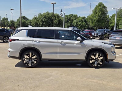 2026 Mitsubishi Outlander SE