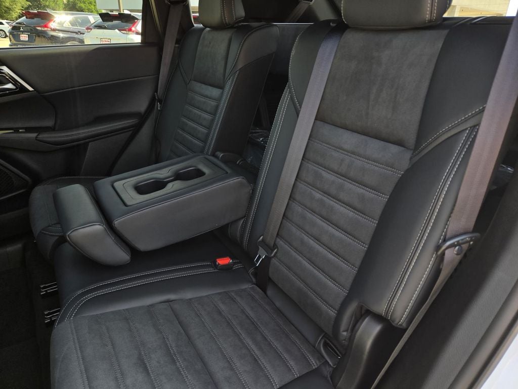 2026 Mitsubishi Outlander LE