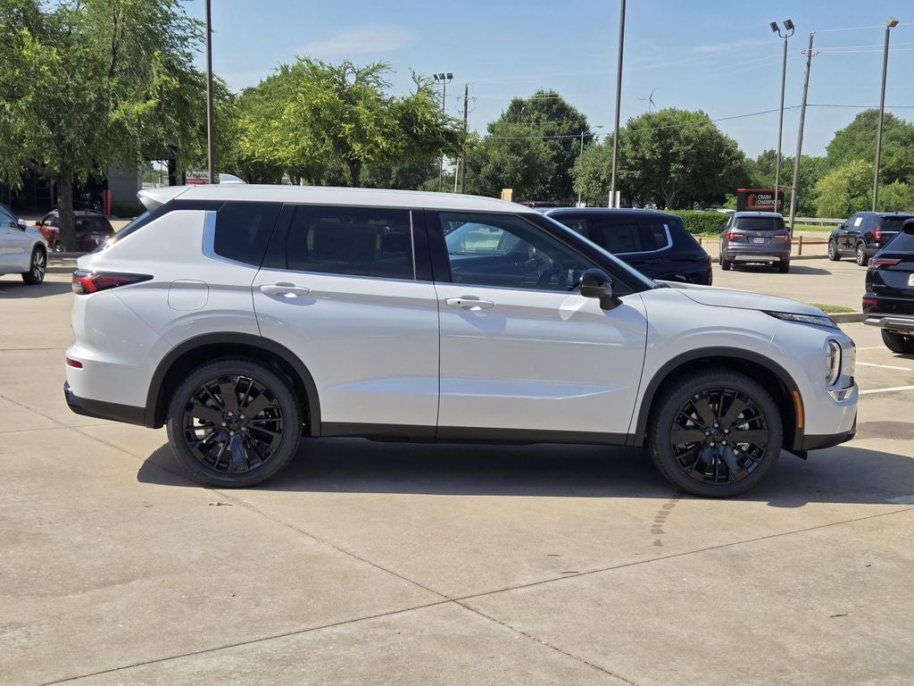 2026 Mitsubishi Outlander LE